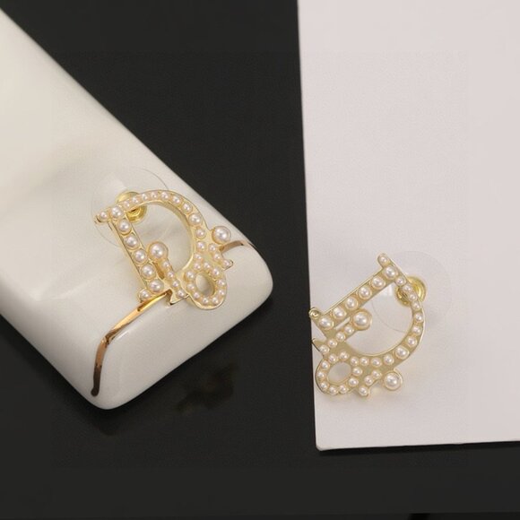 Dior Letter Pearl Earrings - Picture 2 of 6